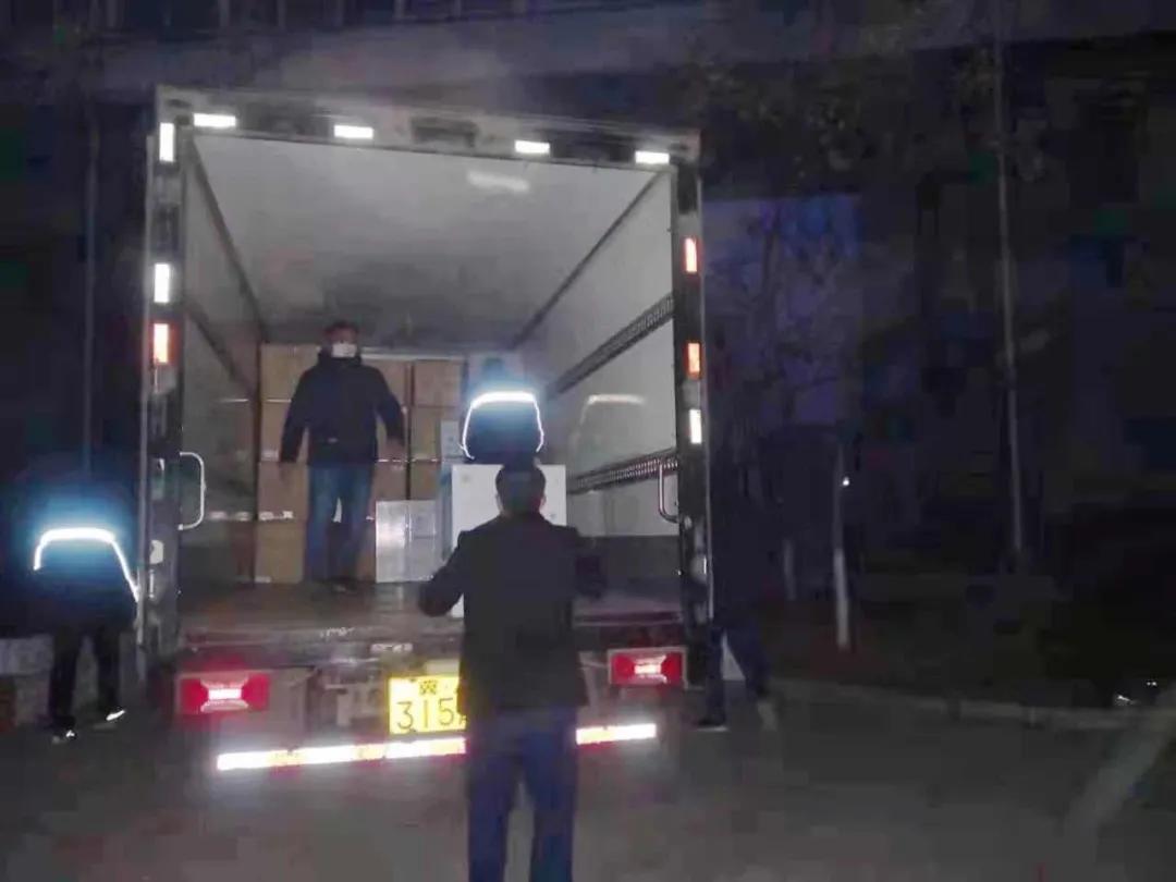 這樣深夜連續(xù)作業(yè)，已堅持了多日